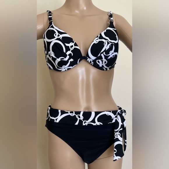 Elegant Black and White Bikini Set - Picture 1 of 11